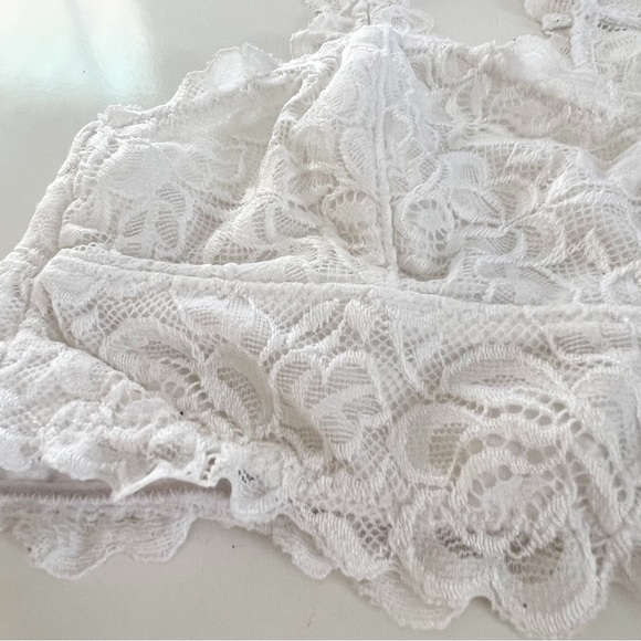 Tucker + Tate White Lace Bralette - Picture 2 of 10